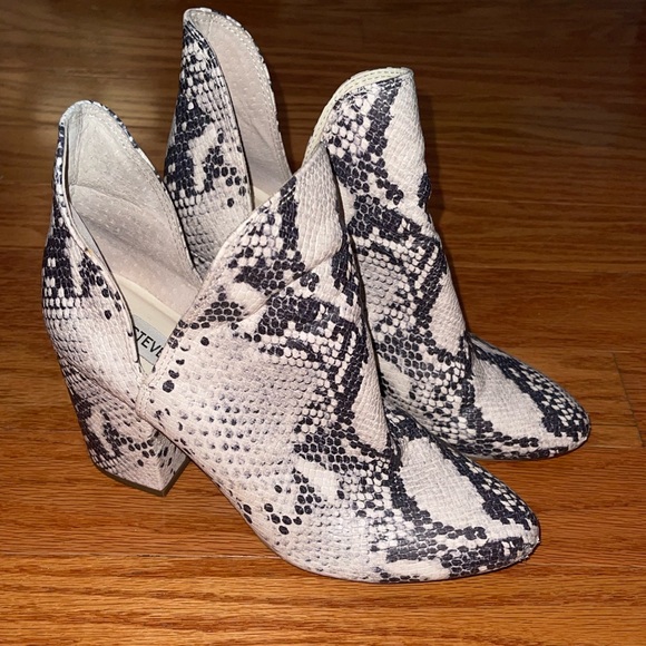 Madden Girl Dafni Ankle Booties - Picture 1 of 4